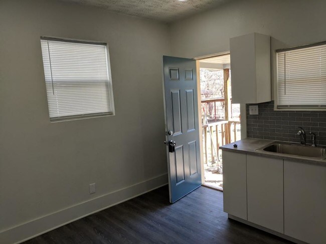 Foto del edificio - 1543- Duxberry Ave