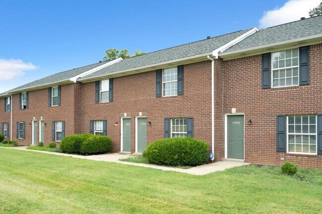 Foto del edificio - Two bedroom townhome, bath and half with washer and dryer connections