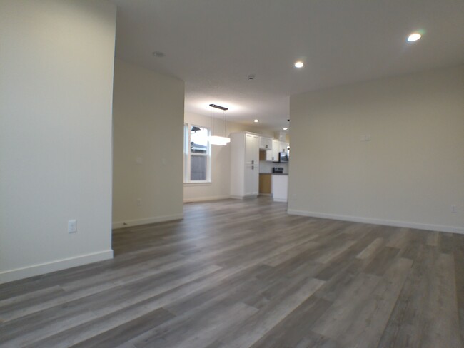 Building Photo - 528 S 7th St