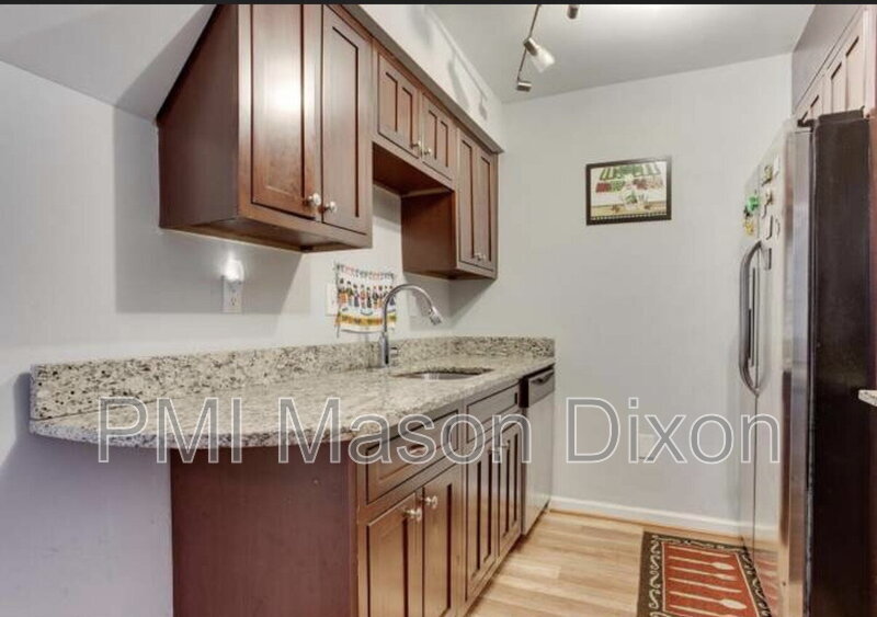 Foto del edificio - 8024 Chapel Cove Dr