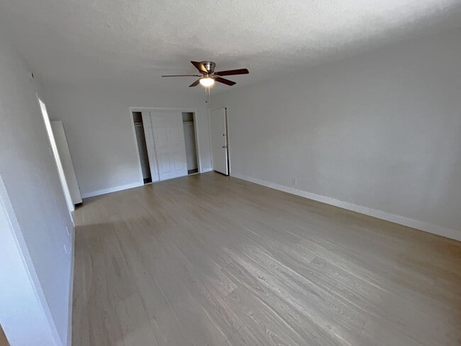 Building Photo - 340 Normandie Ave