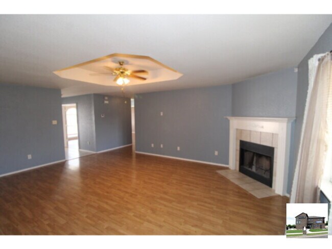 Foto del edificio - 5707 Montrose Dr