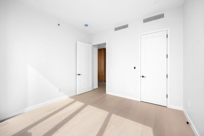 Foto del edificio - 35-32 Leavitt St