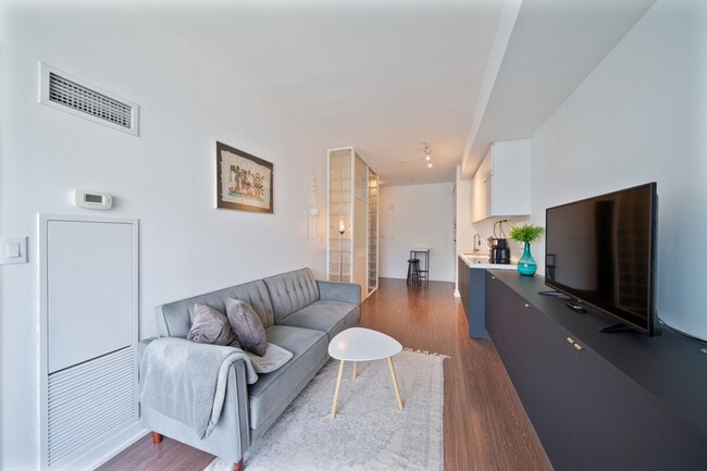 Photo du bâtiment - 21 Iceboat Terr