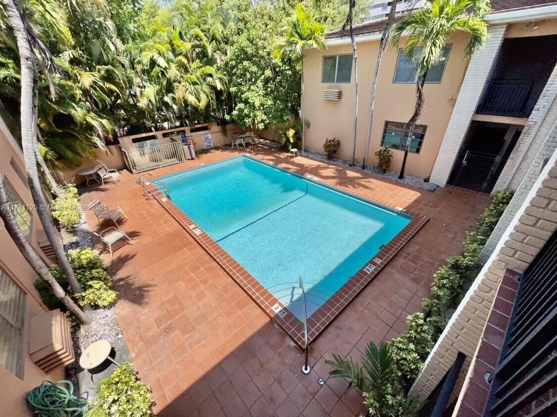 Foto principal - 218 Santillane Ave