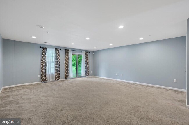 Building Photo - 2719 Prospect Hill Dr