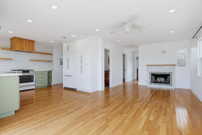 Building Photo - 4525 Saratoga Ave