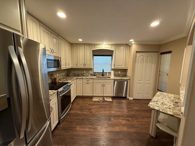 Building Photo - NEWLY LISTED!! Beautifully Updated 3-Bed/2-Bath Home in Sarasota!