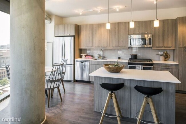 Building Photo - 1 br, 1 bath Apartment - 198 N Halsted St