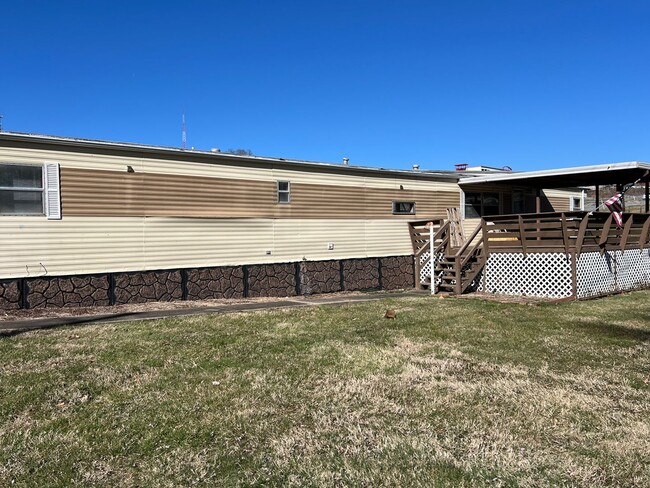 Building Photo - *PENDING APPLICATION*2 bedroom, 2 full bat...