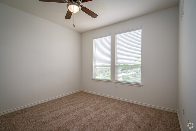 1BR, 1BA - 676SF - Richcrest Apartments