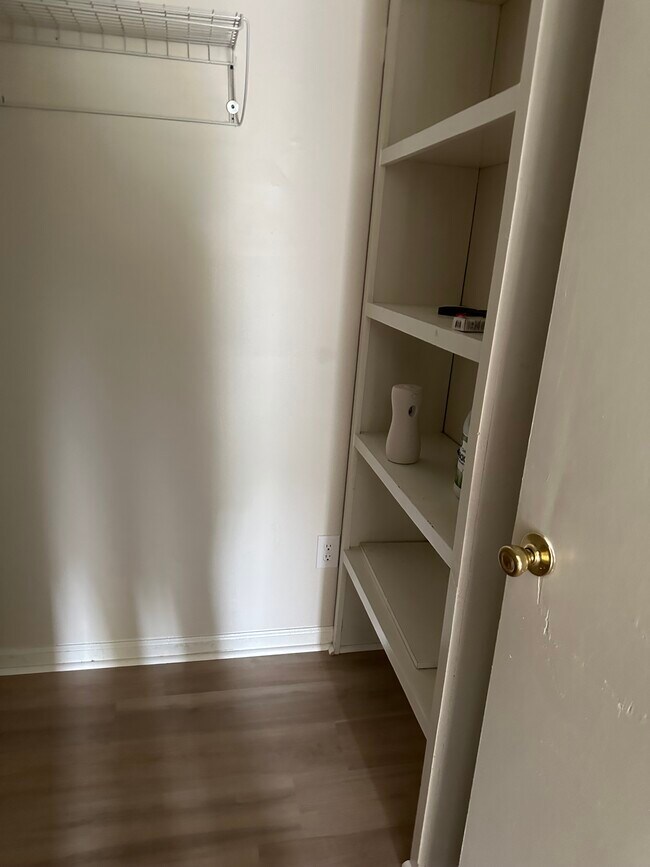 Building Photo - 3891 Almon Dr