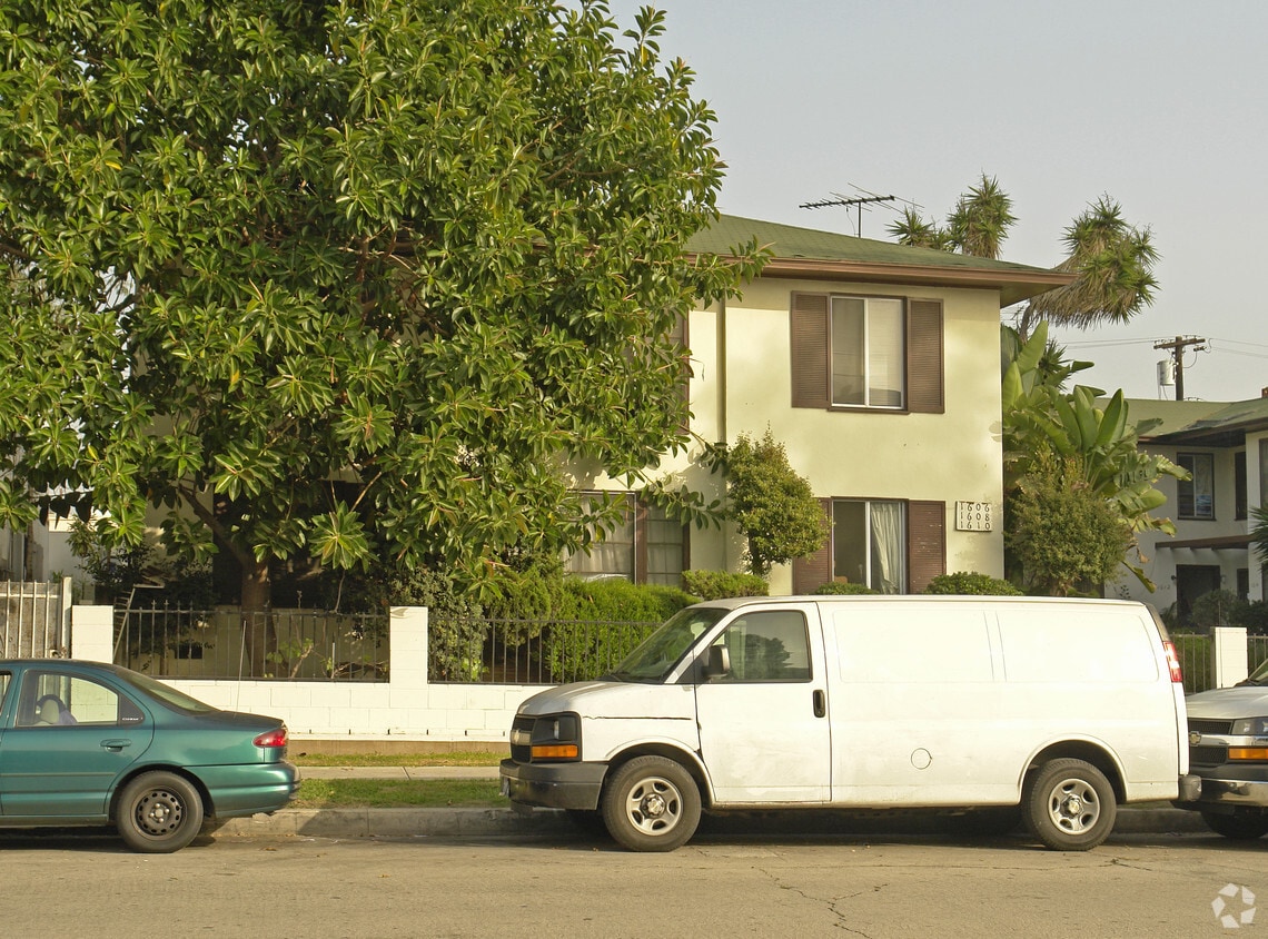Building Photo - 1606 S St Andrews Pl