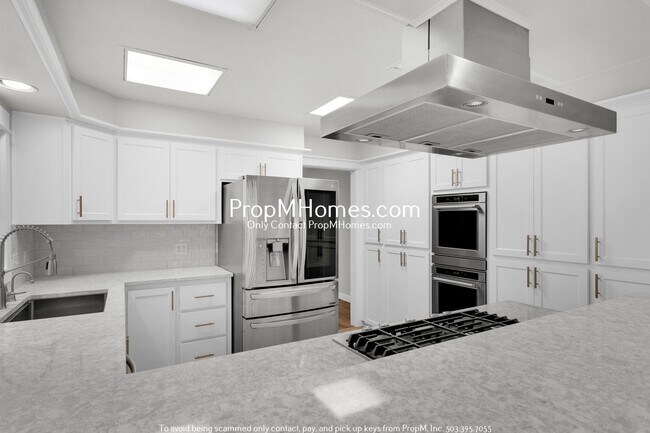 Foto del edificio - Updated 5 Bedroom Oasis in LO - Backyard o...