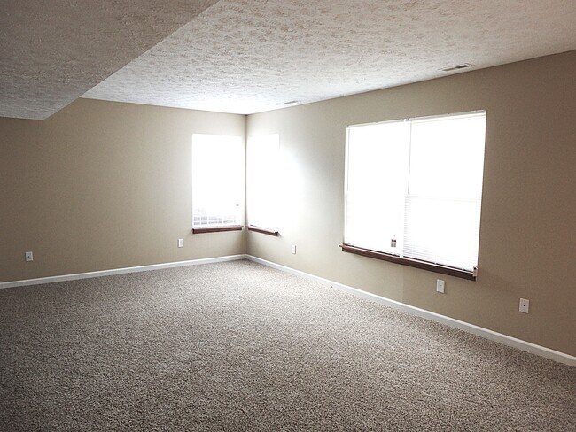 Building Photo - 9990 Palmaire Pl