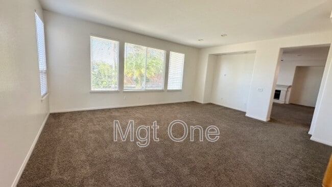 Building Photo - 7 Southern Hills Dr