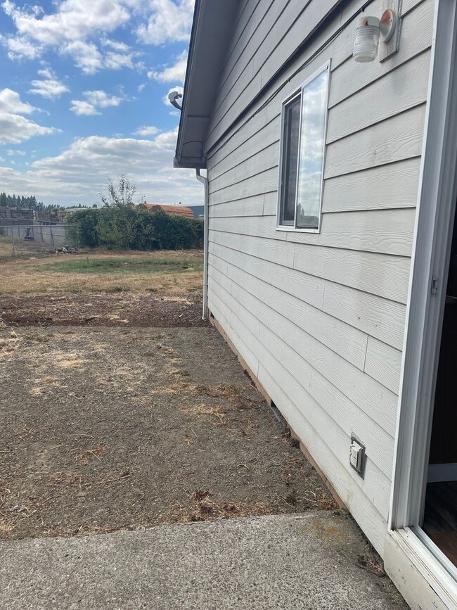 Building Photo - 00340-1554/1555 Wedgewood