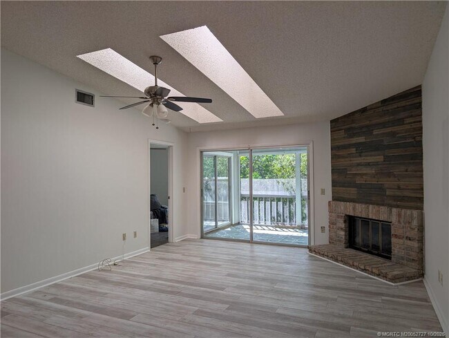 Foto del edificio - 8291 SE Croft Cir