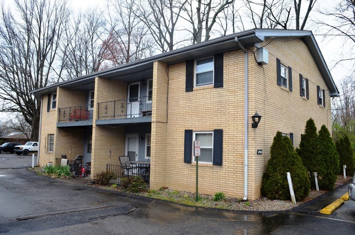 Primary Photo - 8300-8400 Prestonview Ln