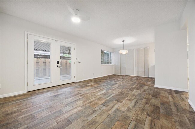 Foto del edificio - 2261 Triway Ln