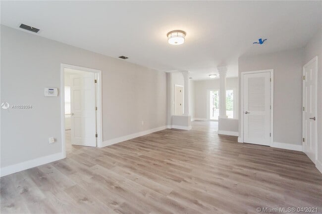 Building Photo - 8934 Harding Ave
