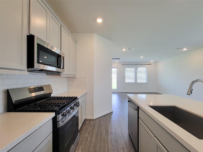 Building Photo - "Charming 4-Bed Retreat on Primrose Myrtle Ln, Cypress - Spacious Living with 2.5 Baths!"
