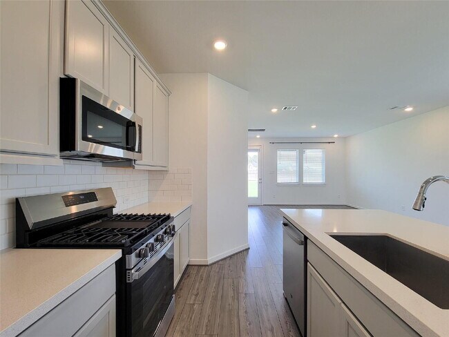 Foto del edificio - "Charming 4-Bed Retreat on Primrose Myrtle Ln, Cypress - Spacious Living with 2.5 Baths!"