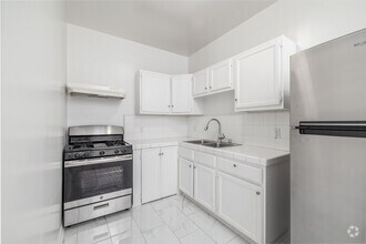 Studio - 500SF - Kitchen - Valdamour Apartments