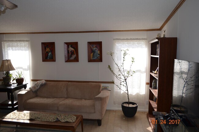 Building Photo - 805 S Weatherford St