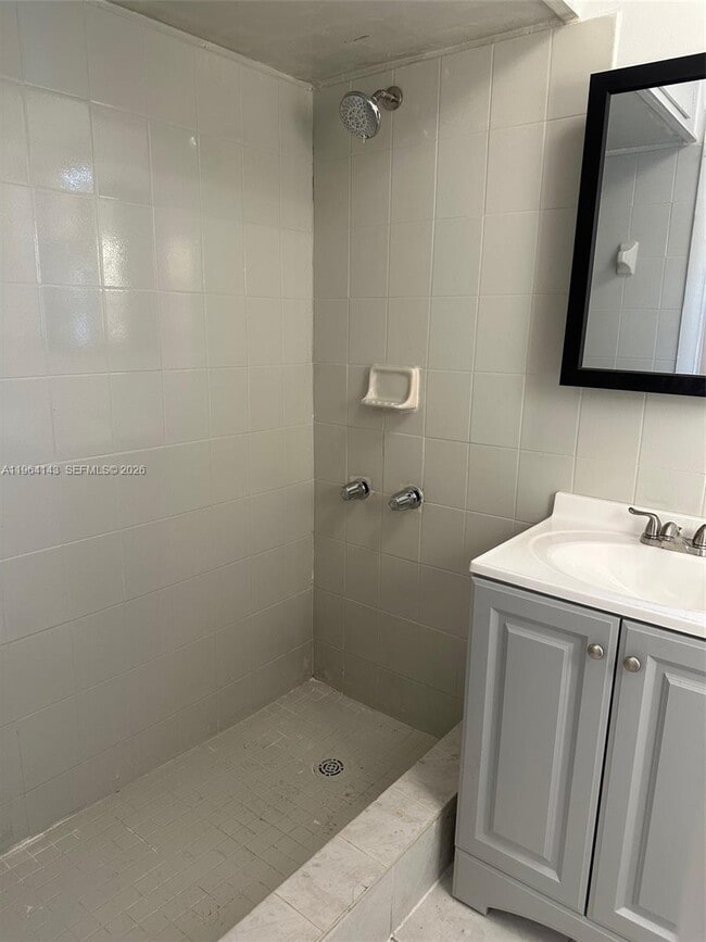 Foto del edificio - 1275 W 31st St