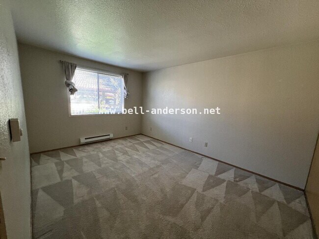Building Photo - Renton Condo Unit Available!
