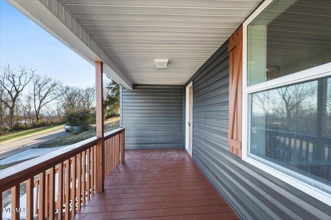 Building Photo - 411 S Hill St