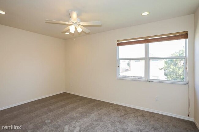 Foto del edificio - 3 br, 2.5 bath House - 2030 NE 14th Ct