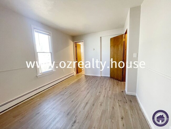 Foto del edificio - 215 E Reed Ave