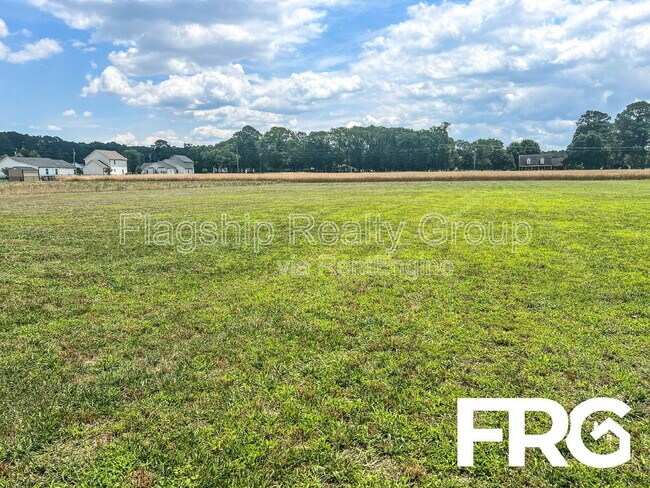 Building Photo - 102 Michael Thomas Pl