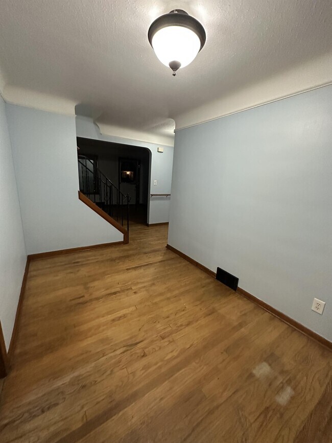 Building Photo - 354 Halle Dr