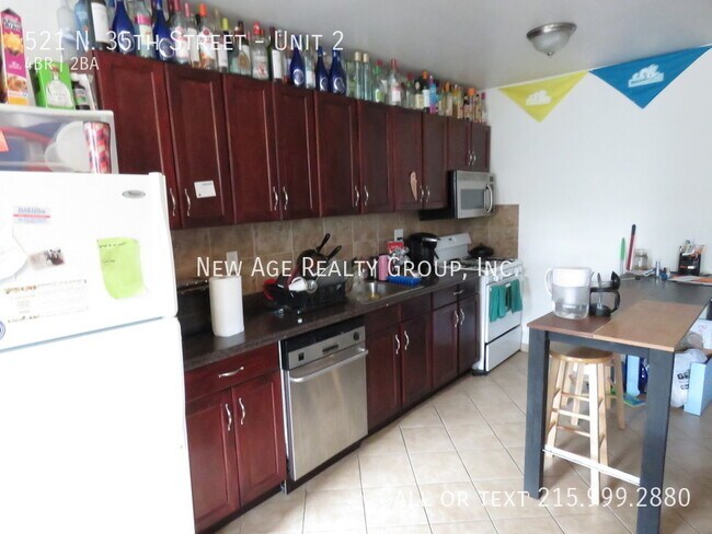 Building Photo - 4 bedroom, 2 bathroom at 35th & Spring Gar...