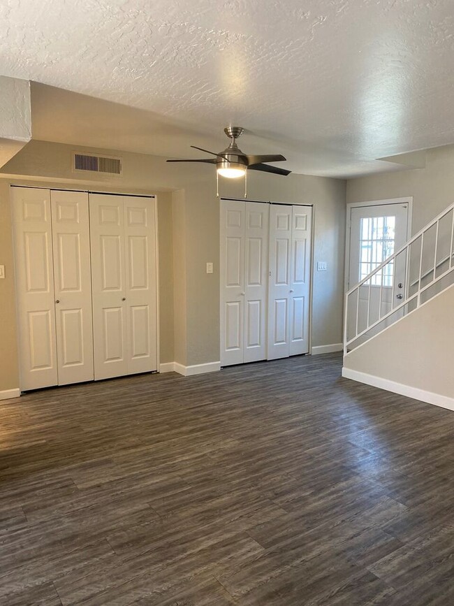 Building Photo - ONE MONTH FREE!! Reduced Deposit on this S...