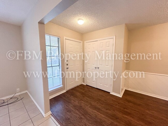 Foto del edificio - 509 W Denton St