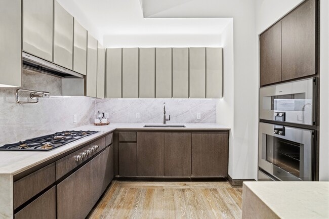 Building Photo - 111 W 57th St