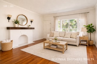 Building Photo - 518 1/2 N Heliotrope Dr