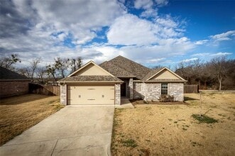 Building Photo - 728 Westgate Dr