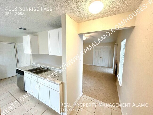 Foto del edificio - **APPLICATION RECEIVED** AVAILABLE NOW! 3 ...