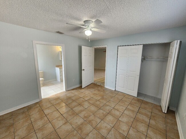 Building Photo - 3/3 Beachside rental !!