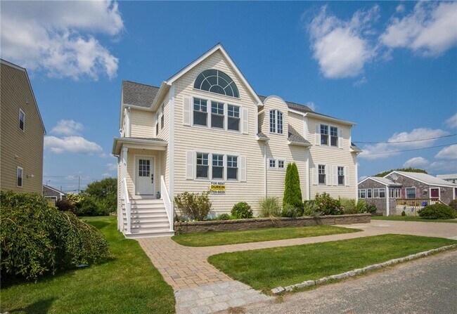 Building Photo - 15 Elm Ave