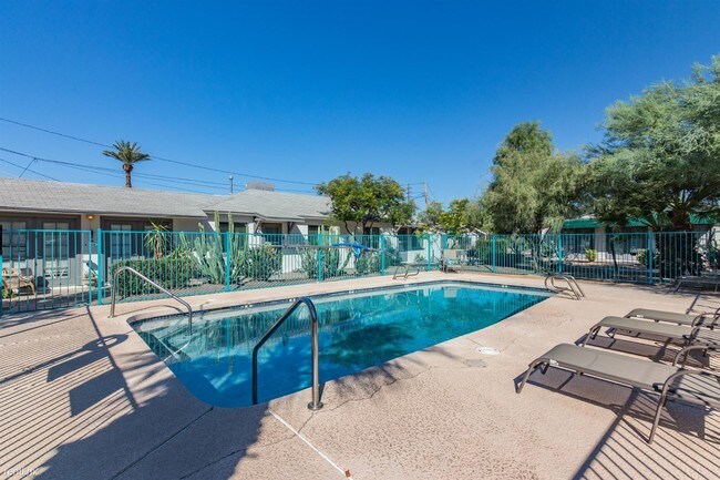 Foto del edificio - 1110 E Turney Ave