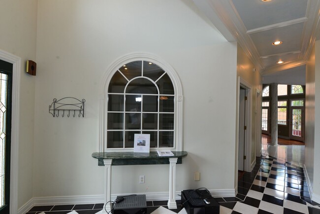 Building Photo - Quiet Cul-De-Sac, great location!