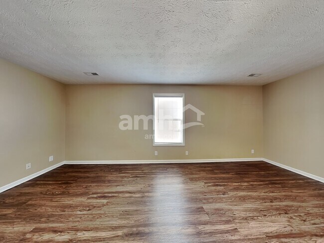 Foto del edificio - 2740 N Whitfield Rd