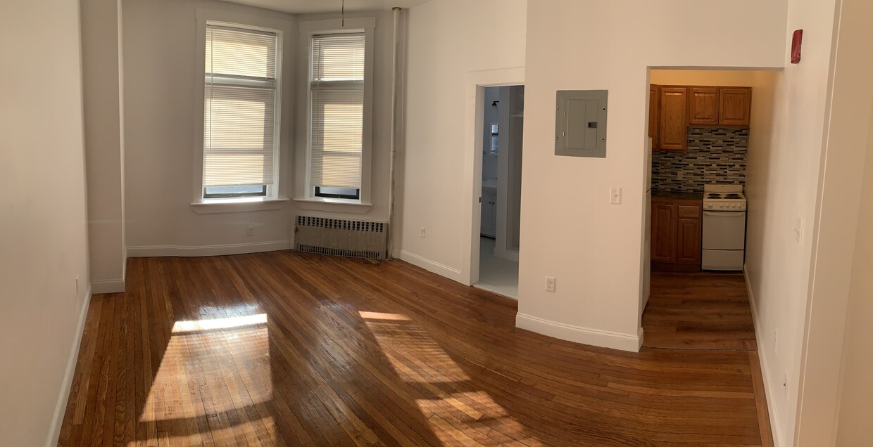 Primary Photo - 121 Saint Stephen St