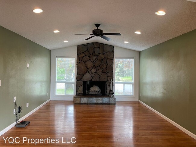 Building Photo - 3 br, 2 bath House - 1201 SE 147th Avenue